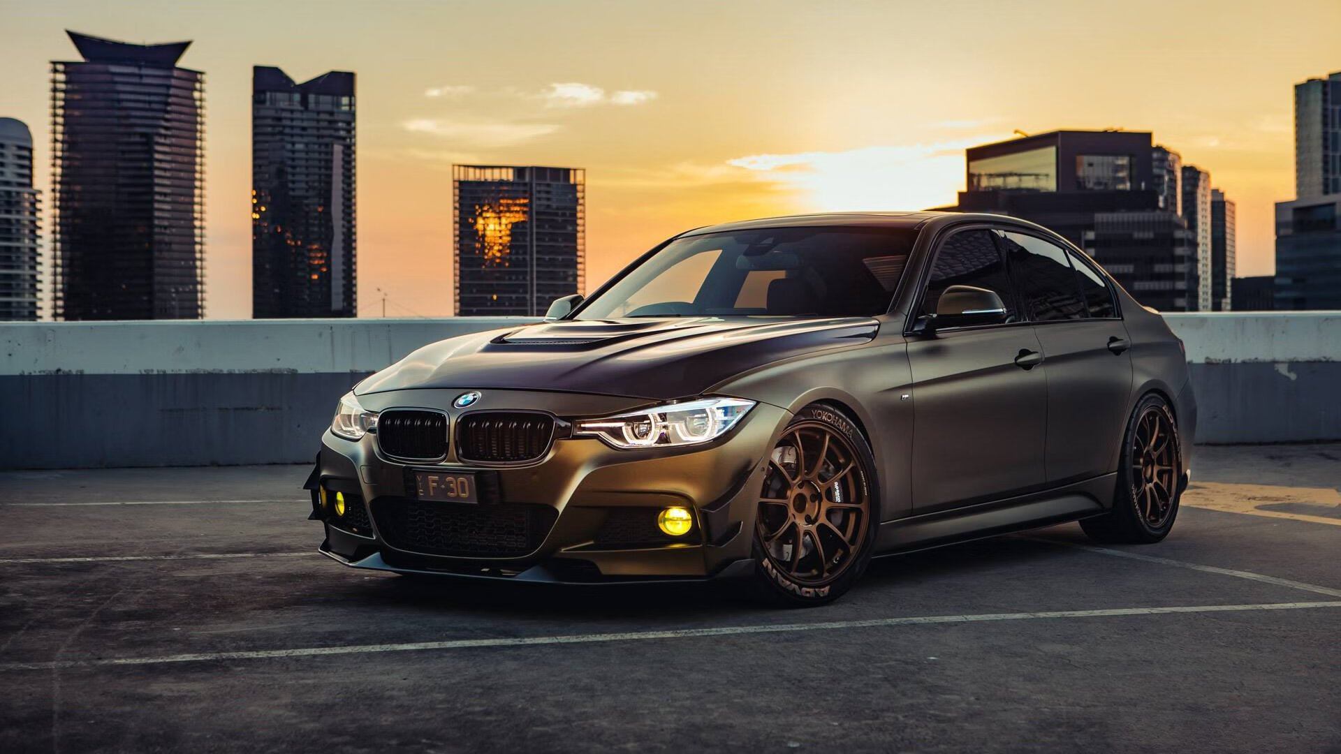 开云体育在线-《虚拟装备带火：电竞界的潮流新宠》，虚拟装备交易合法吗