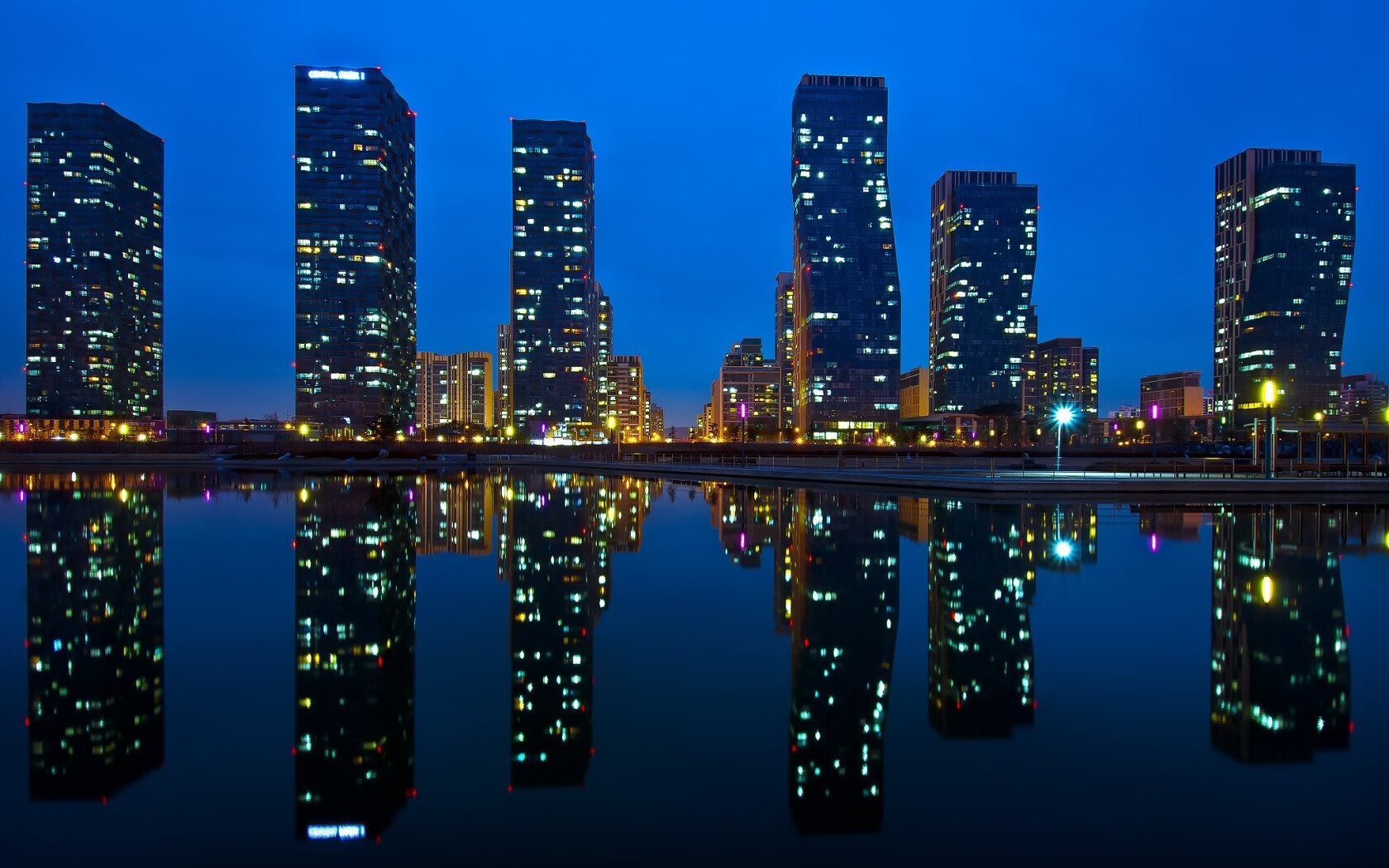 开云体育入口-英超激烈争斗，几大豪门激战正酣