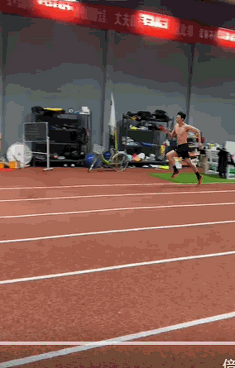 如何评估运动员在社交平台上的表现？