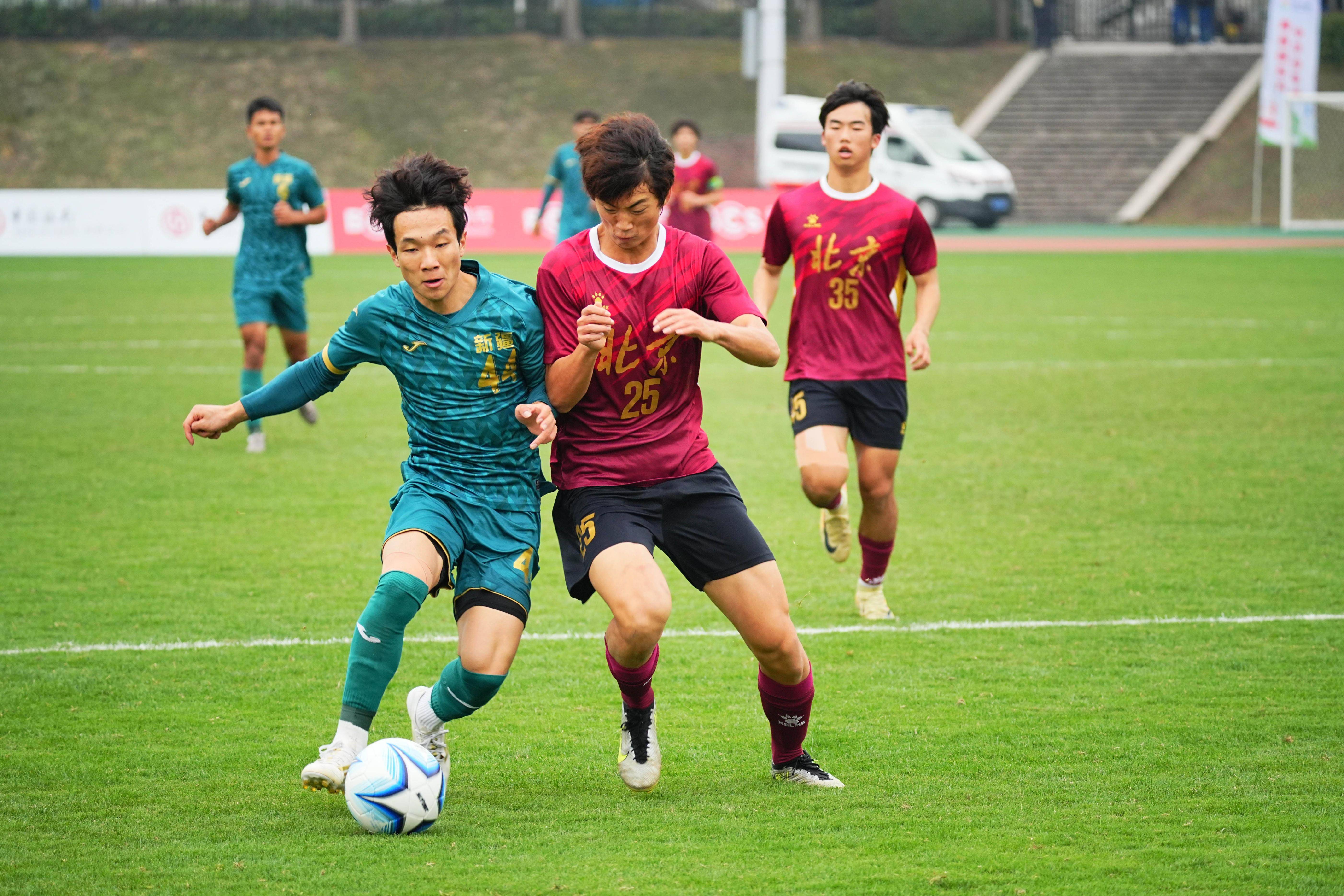 各类足球比赛中的运动员表现与技术